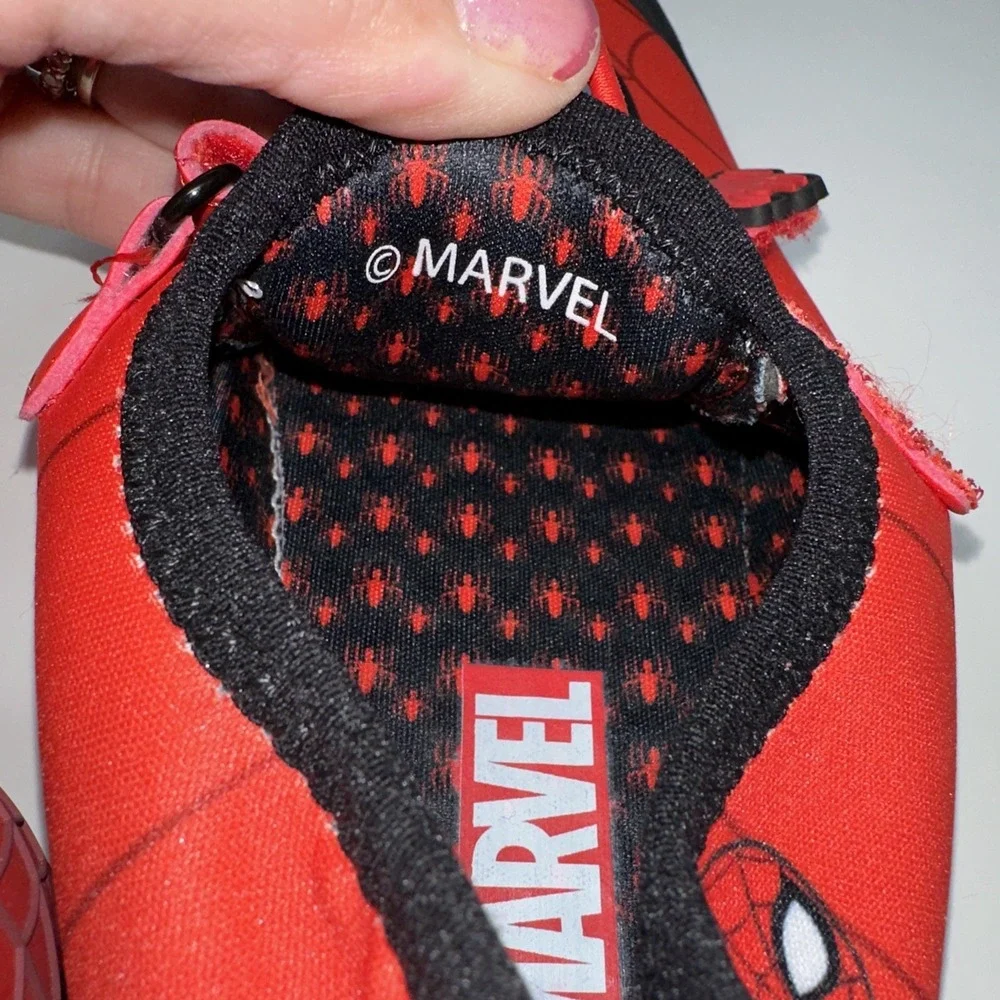 Marvel Spider-Man Kids Size 13 Water Shoes Aqua Socks Slip-On Red Black Web